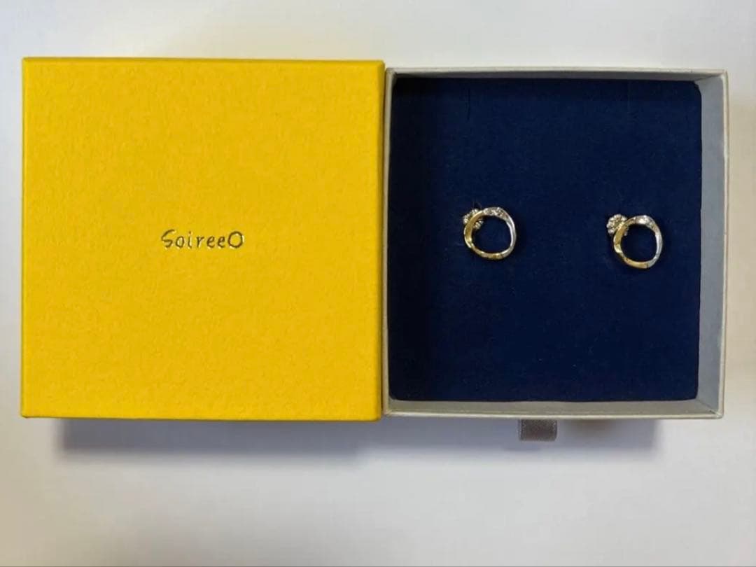 SaireeO ゴールド フープピアス （右耳のみ）