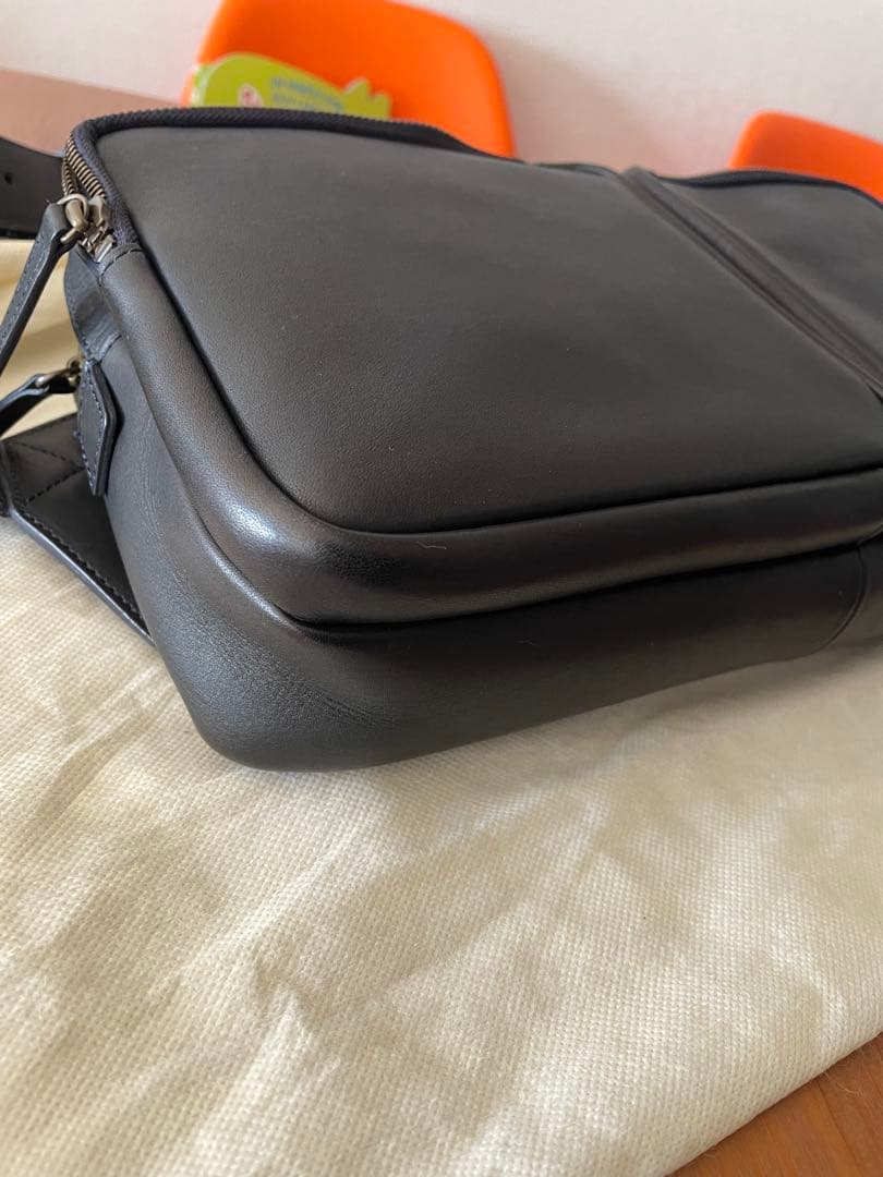 【極美品】土屋鞄　ビーグルトリジップボディーバック　ダークインディゴ