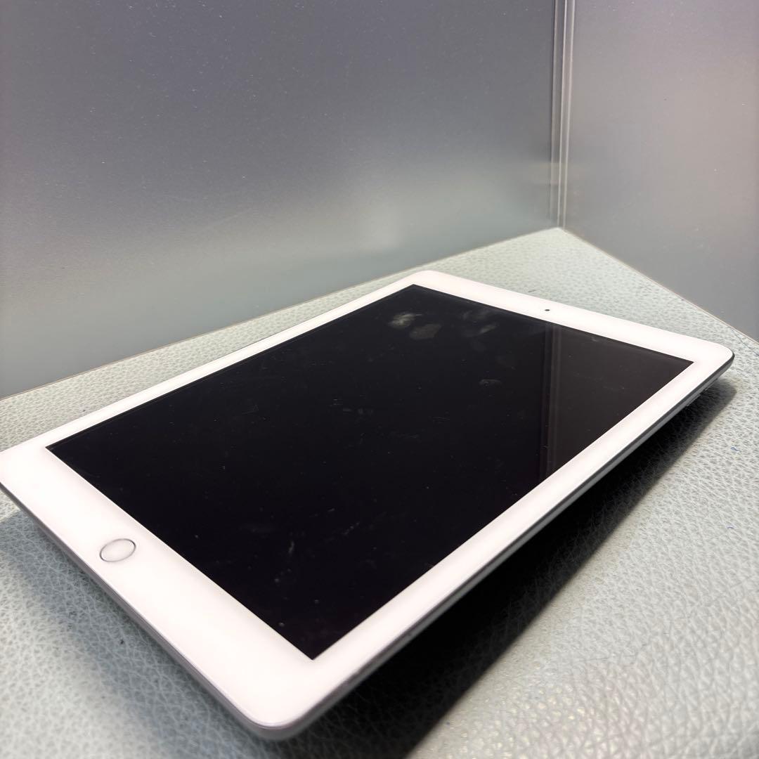 iPad6 32G Wi-FiとSIMフリー 88% 指紋認証不可