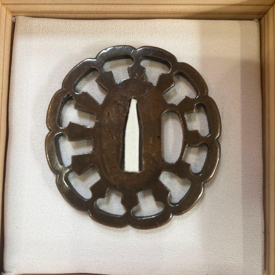 花弁状の装飾 円形鍔