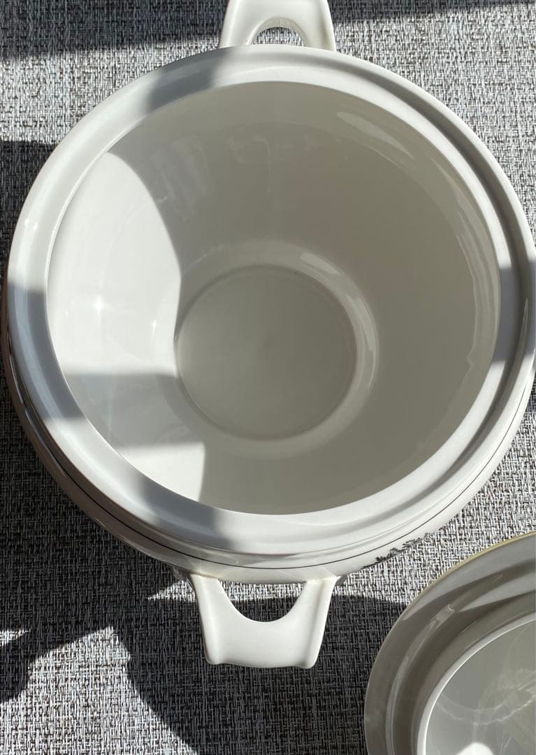 Villeroy & Boch Audun蓋付きオーダンベジタブルチュリーン。