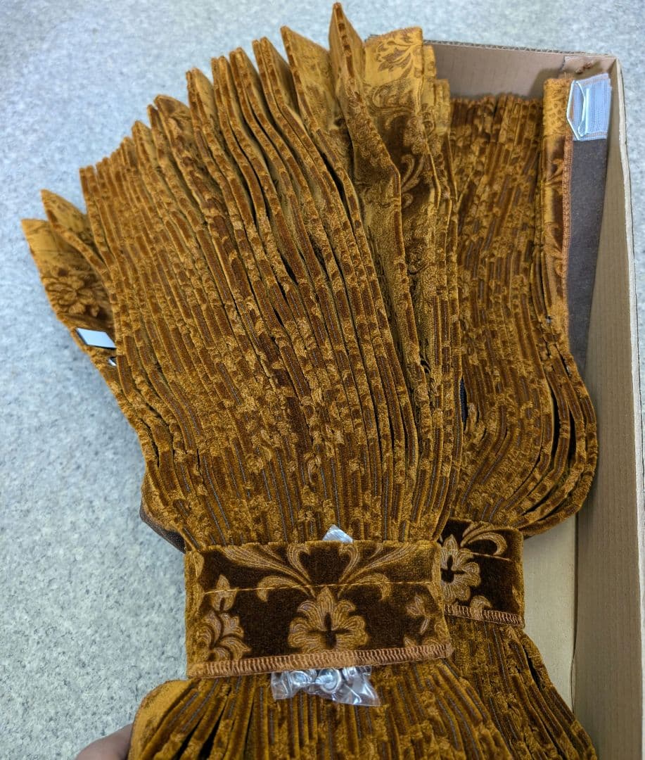 新品 アコーディオン仮眠カーテン　　ローレルゴールド テクノガレージ製80cm丈