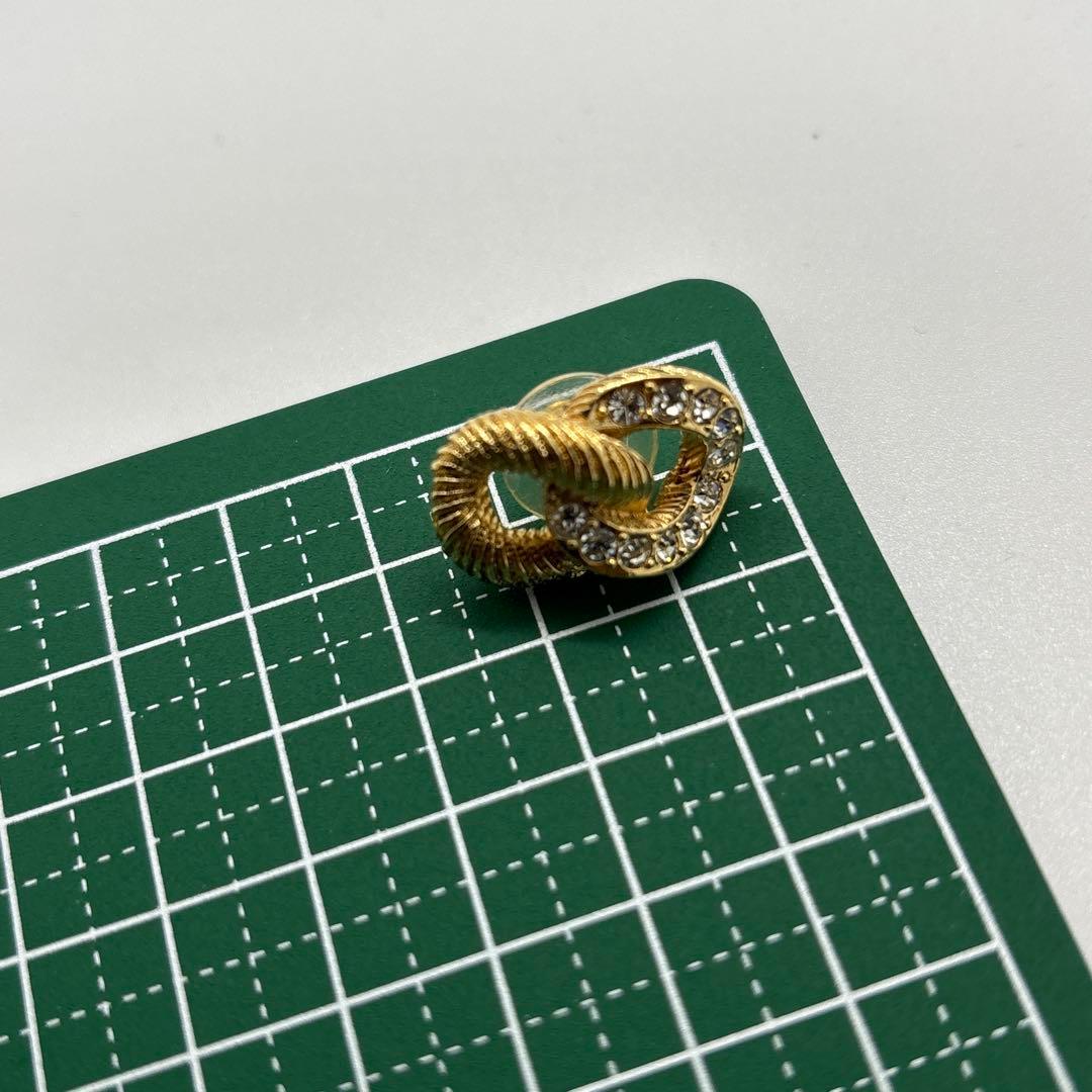 な 美品 ディオール ツイスト ピアス ラインストーン ゴールド 刻印