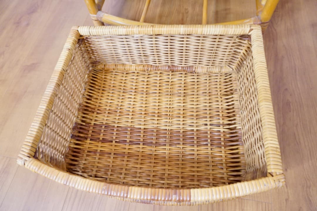 ラタン ハンガーラック 花柄バスケット付き