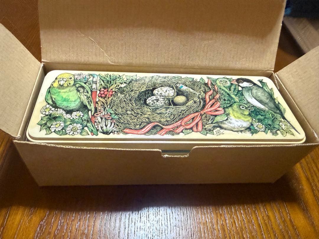 2016年ヒグチユウコ×ホルベインコラボ　角缶