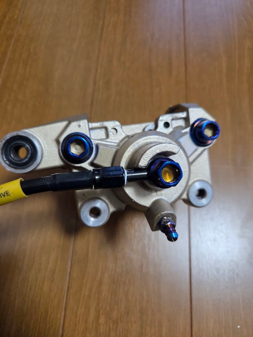 ZRX1100 リアブレーキキャリパー、他