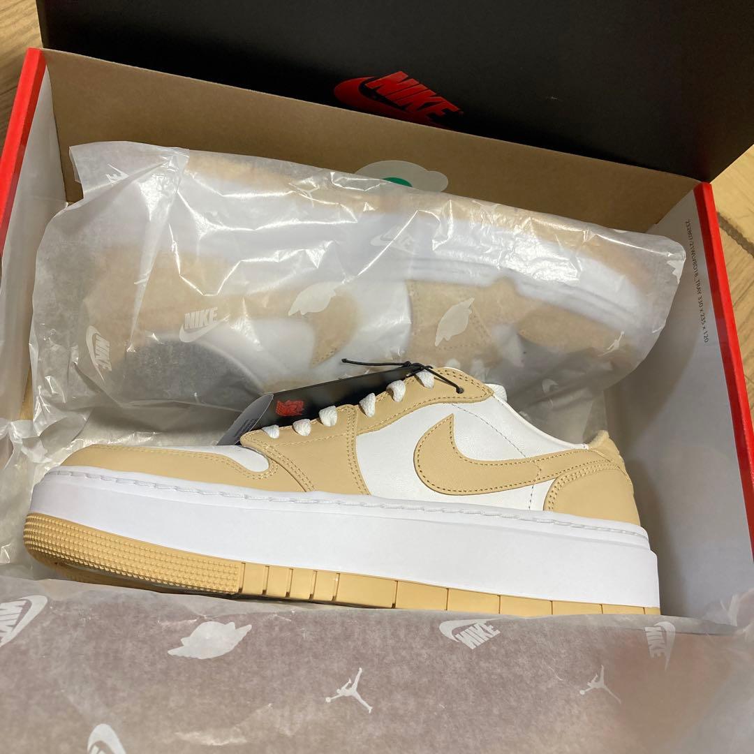 NIKE 28 エアジョーダン　ウィメンズ ベージュ 　エレベート　メル公園