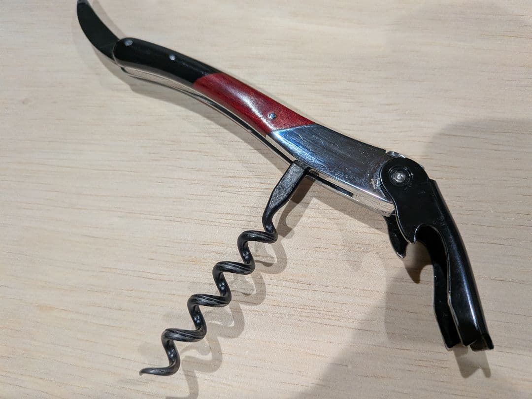 シャトーラギオール LE ROUGE ET LE NOIR 赤と黒