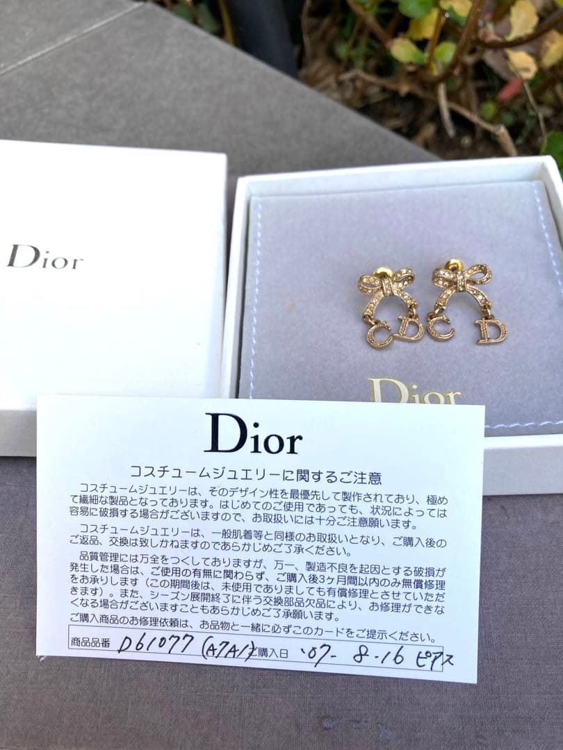 Dior リボン ピアス