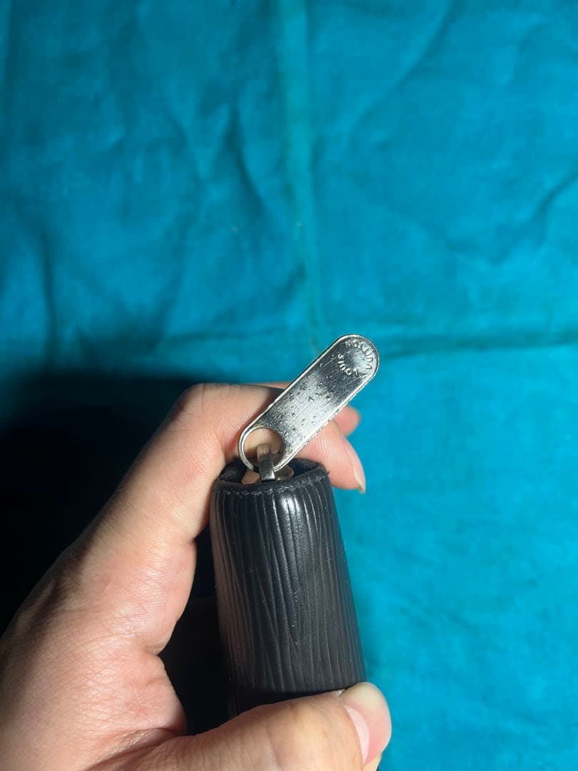 これ以上値下げしません！早い物勝ち！ ルイヴィトン　ジッピーウォレット　エピ 黒