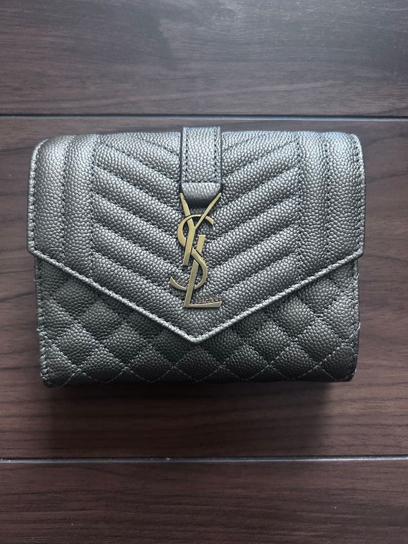 な*ん様 イブサンローラン 財布 三つ折り