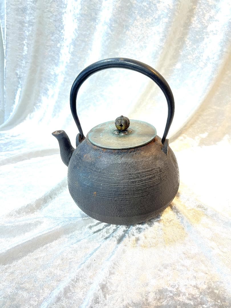 鉄瓶　蓋に龍文堂の刻印あり　銅蓋　無地