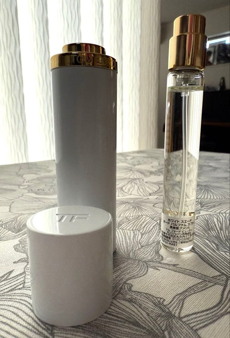 正規品 TOM FORD ホワイト スエード 10ml 香水