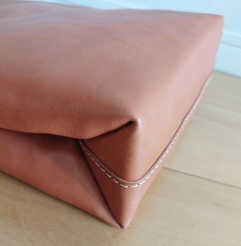 【新品未使用】HERZ ソフト革のトートバッグ・縦型 T-205 キャメル