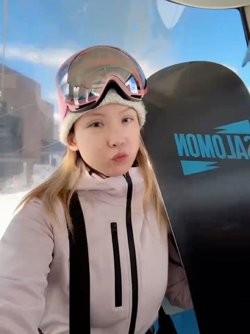 DOOREK ピンク スノーボードウェア 女性用