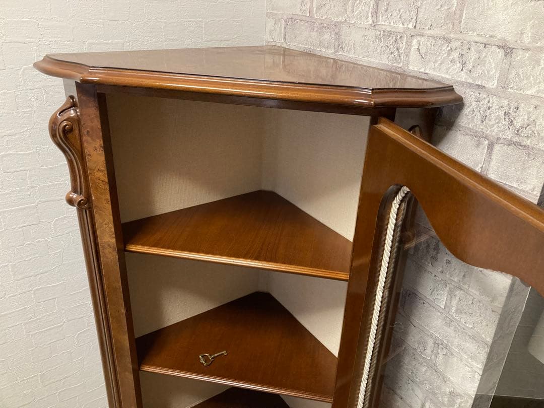 アンティーク大型キャビネットです。 サイズ:73×奥行き52高さ122.5cm