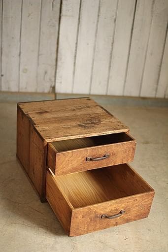 味のある木製小引き出し2段