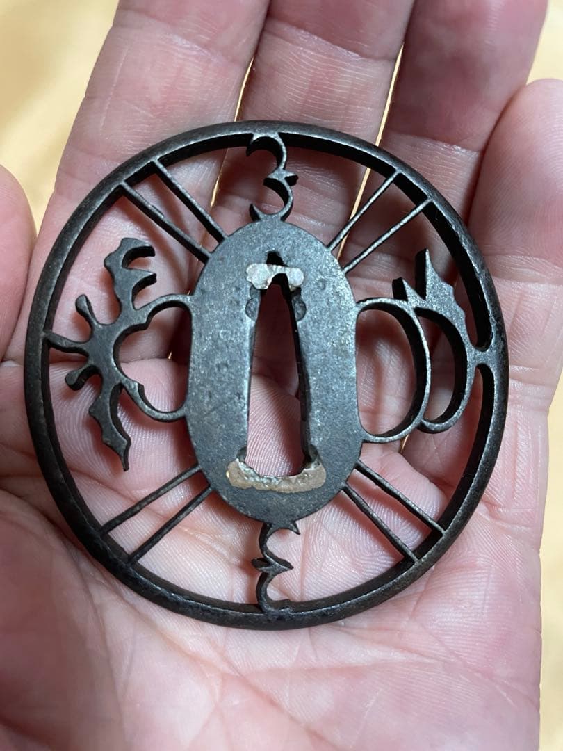 鍔　鉄透かし鍔　室町時代　刀装具