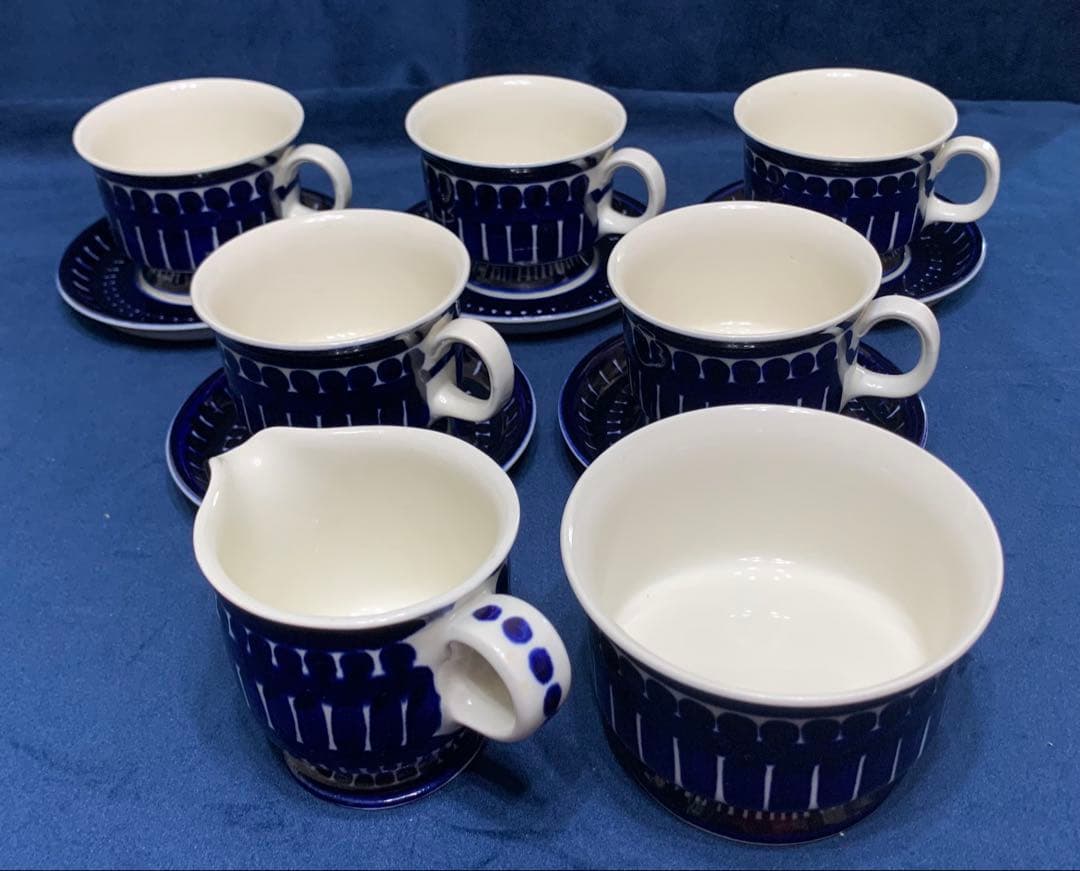 Finland ARABIAの手書き上絵付けの完璧なコーヒー／ティーセット