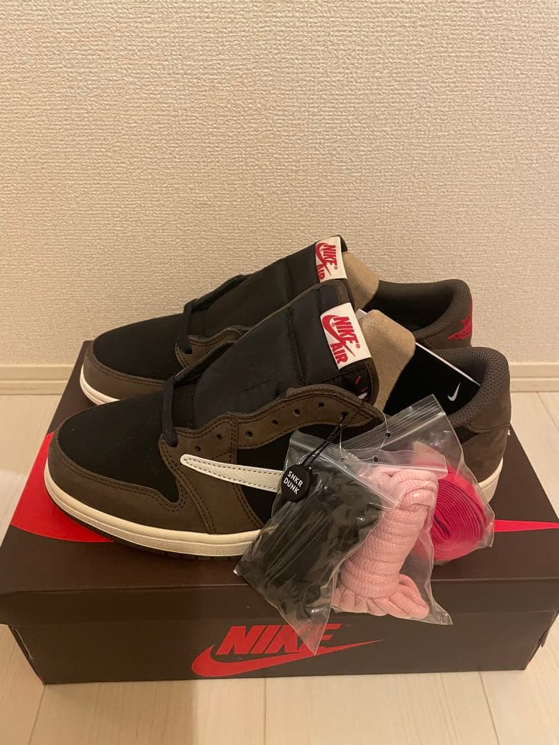 靴 Travis Scott NIKE Air Jordan 1