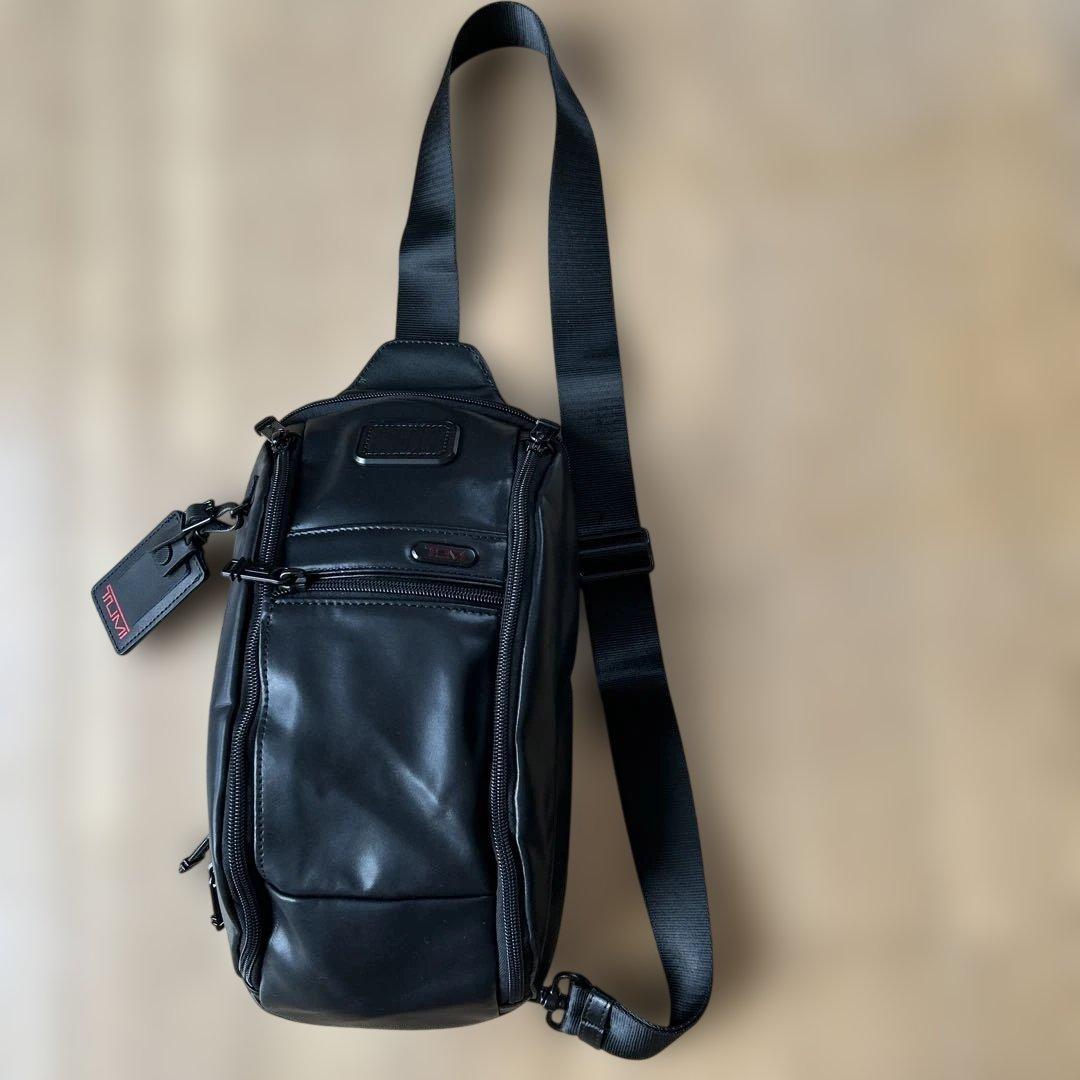 TUMI 96303214D0黒 レザー スリングバッグ
