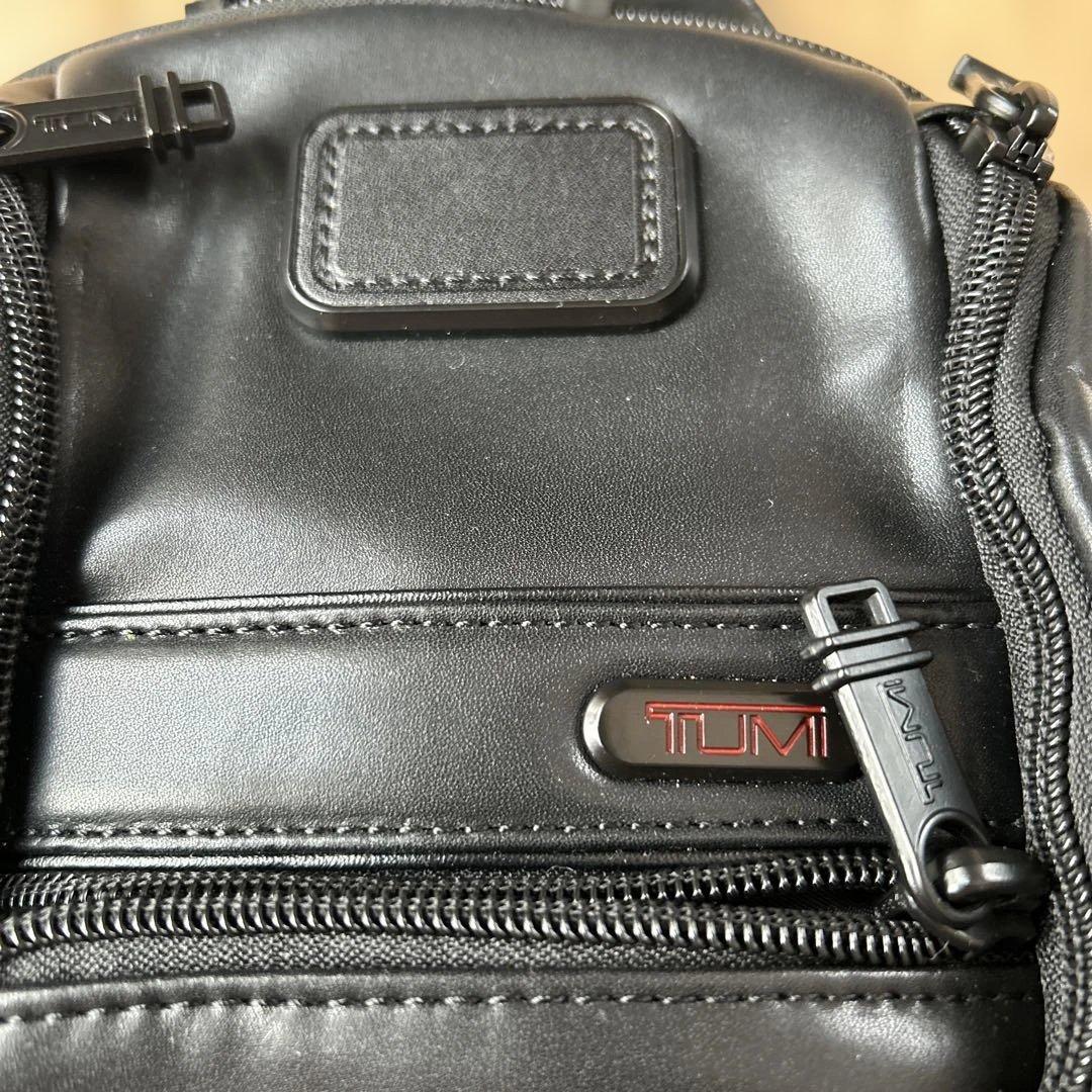 TUMI 96303214D0黒 レザー スリングバッグ