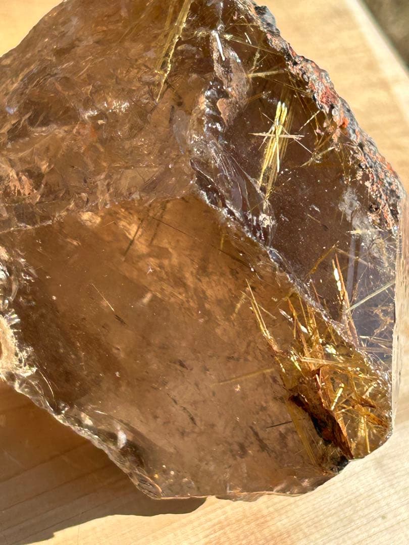 スモーキー太陽ルチルクォーツ天然石レインボー入　西に金運を