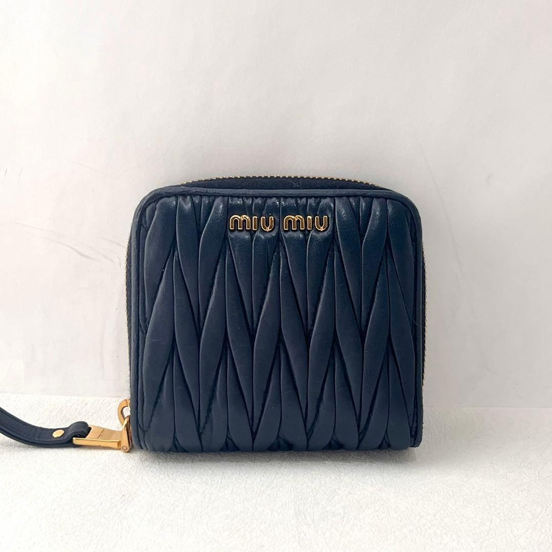 MIUMIU マテラッセ 二つ折り財布 ネイビー ラウンドジップ　0203-②