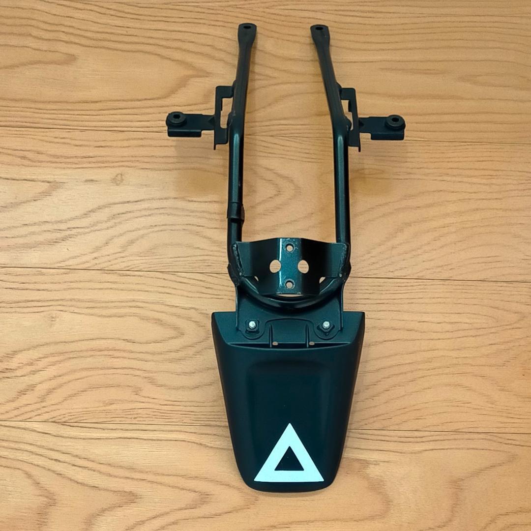 エイプ100 (型式HC07)　純正リアフェンダーステー　三角マーク