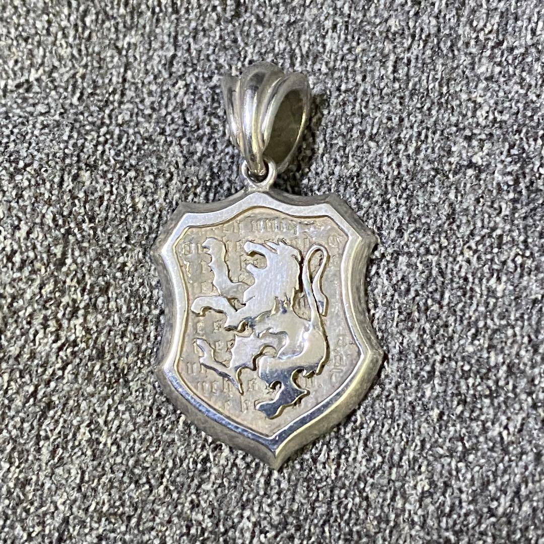 エンブレム　シルバー　ペンダントトップ