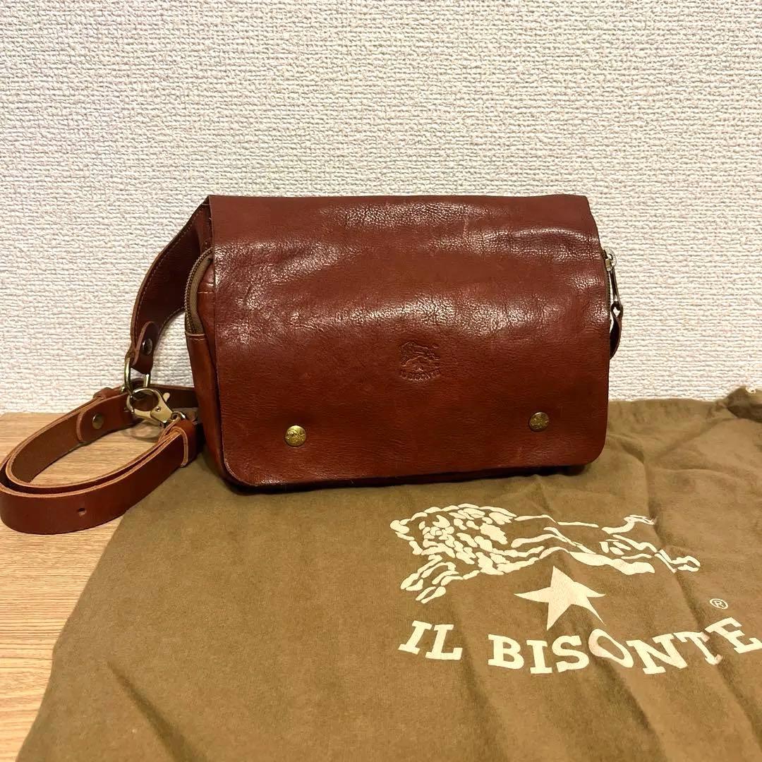 ILBISONTE ボディバッグ　ブラウン　レザー　バムバッグ　あか茶