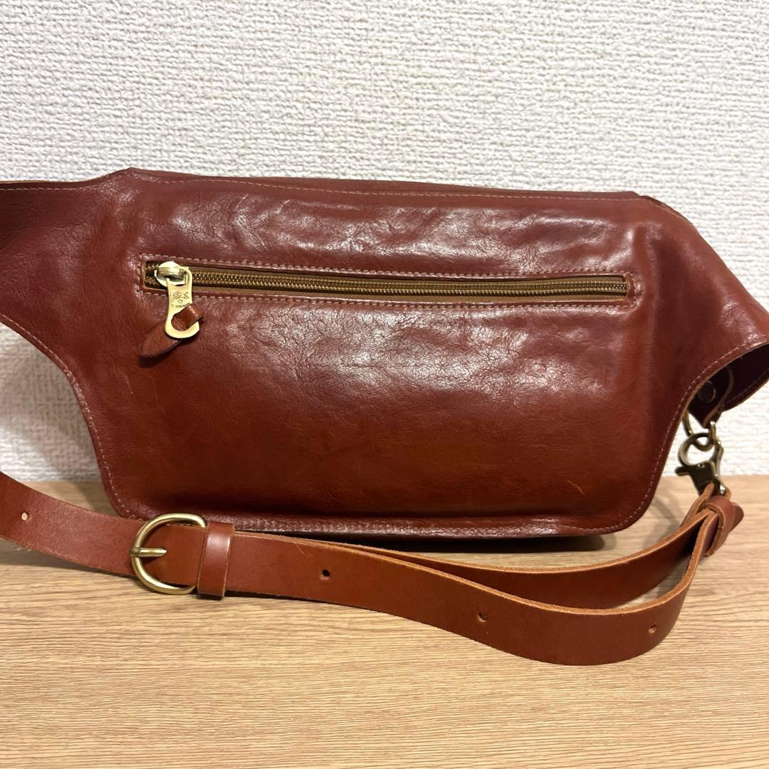 ILBISONTE ボディバッグ　ブラウン　レザー　バムバッグ　あか茶