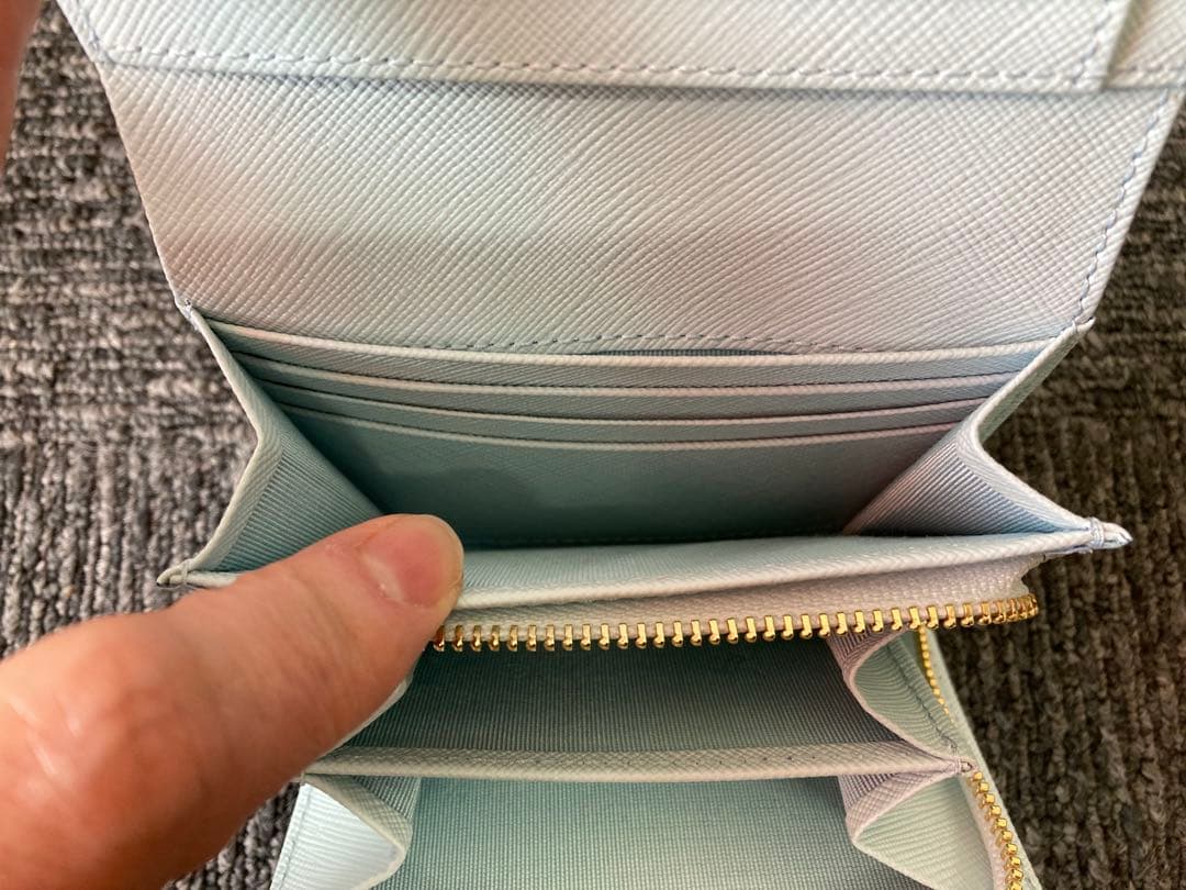 アニエス・ベー　ライトグレー 二つ折り財布　未使用品　箱付き