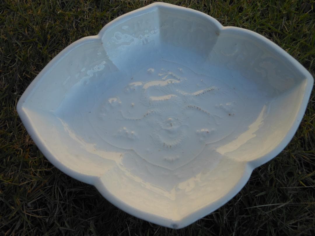 皿　白色　陽刻　龍図　木瓜型　古美術 時代物 和食器