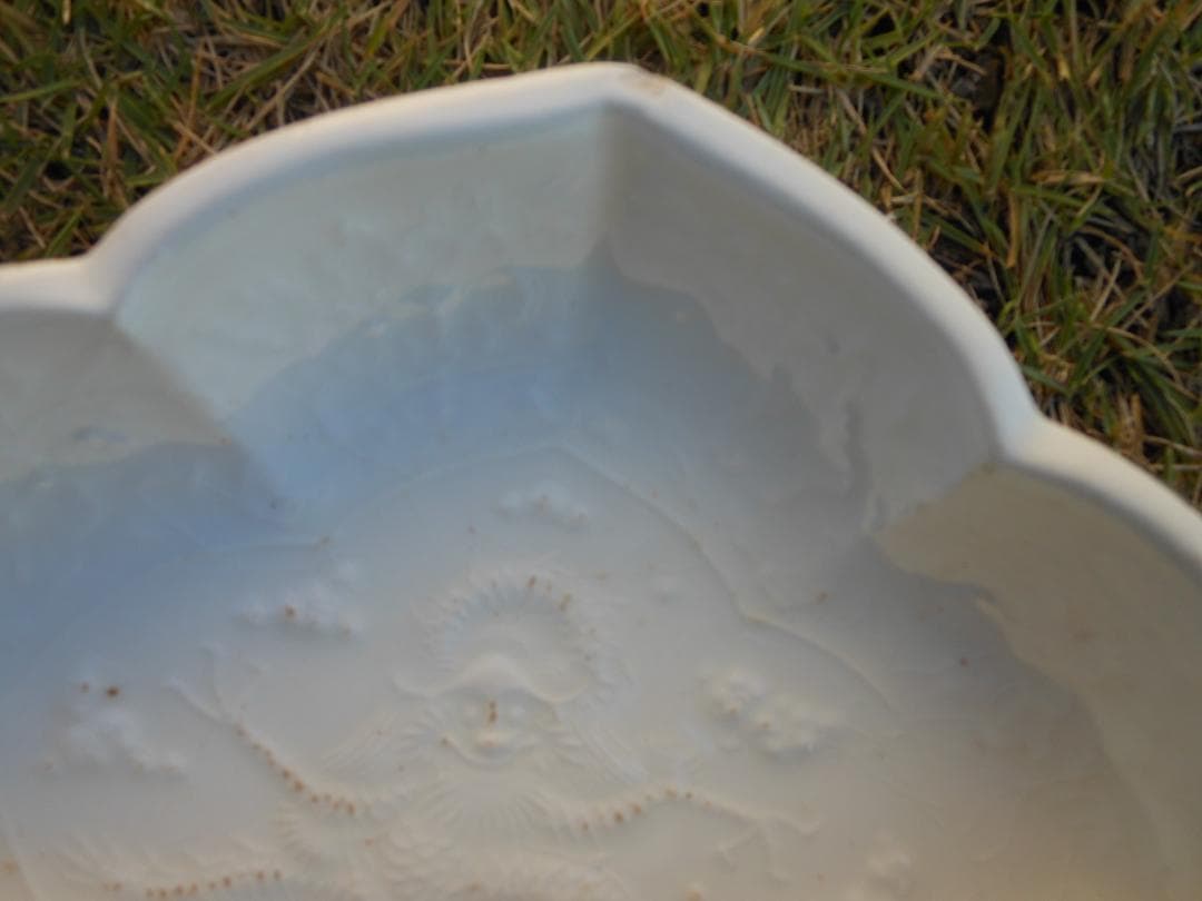 皿　白色　陽刻　龍図　木瓜型　古美術 時代物 和食器