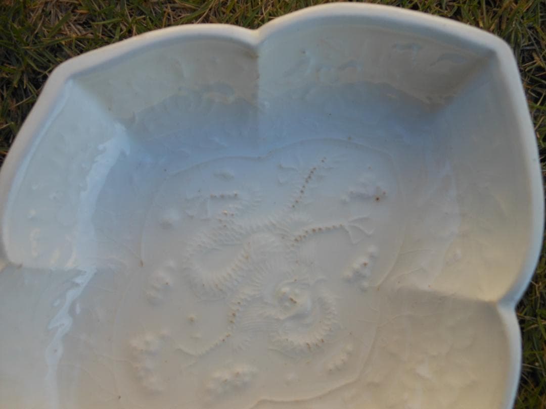 皿　白色　陽刻　龍図　木瓜型　古美術 時代物 和食器