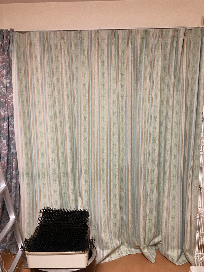 遮光カーテン　リリカラ