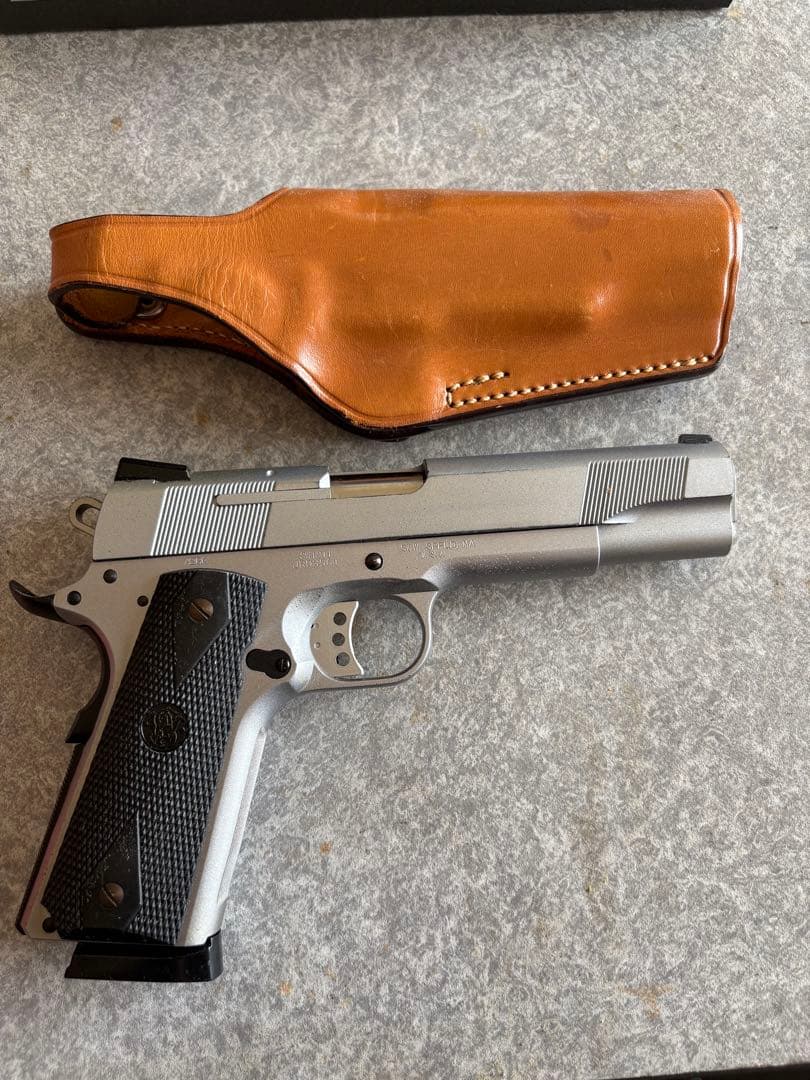 WA製1911コルトガバメント　初期型ガスブローバック、ホルスター、おまけ付き。