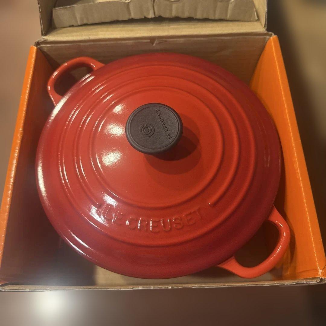 【新品】ル・クルーゼ　20cm ￼￼ ホーロー鍋　赤