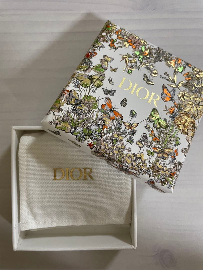 DIORピアス