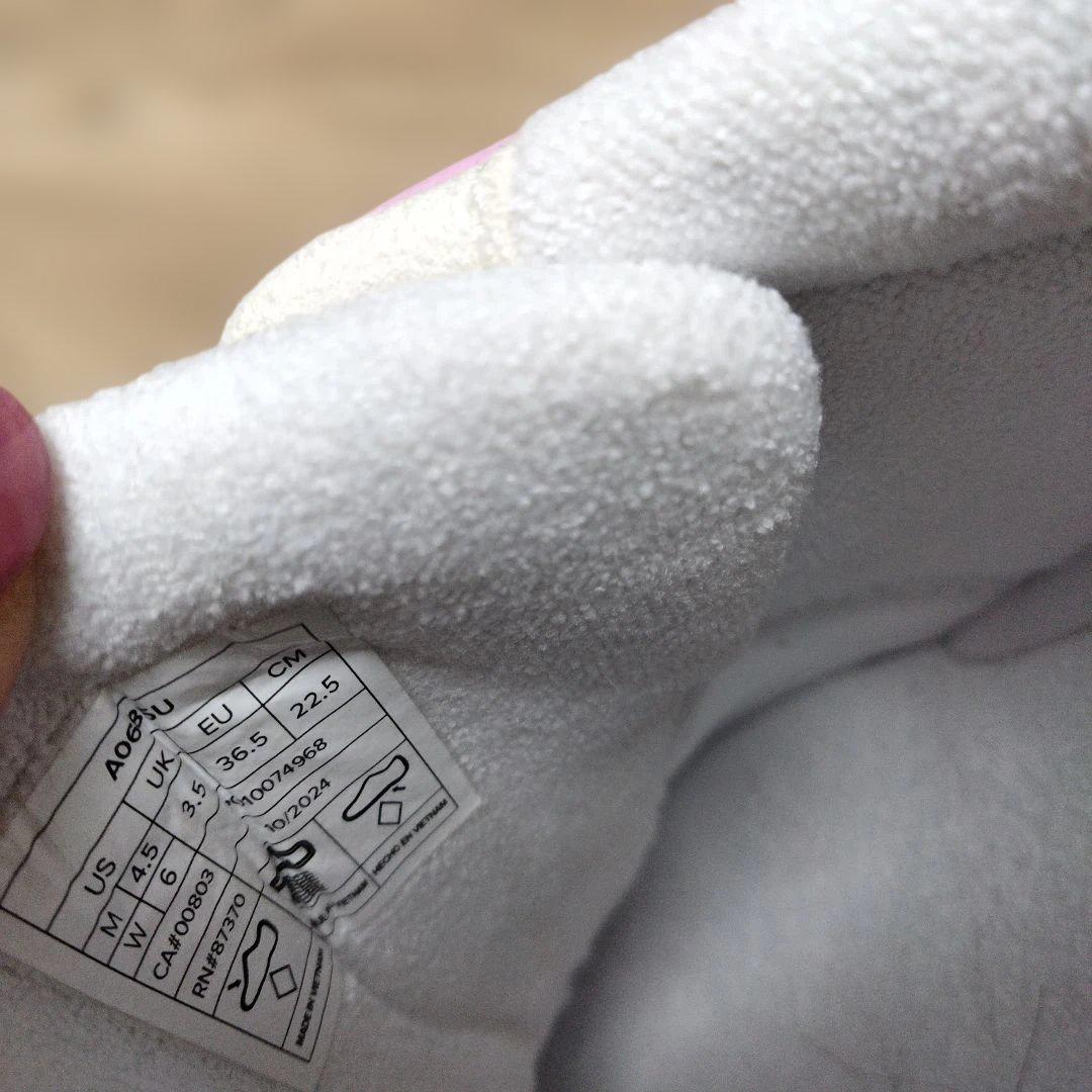 alo yoga ピンクリカバリーモードスニーカー　新品靴紐付き22.5cm