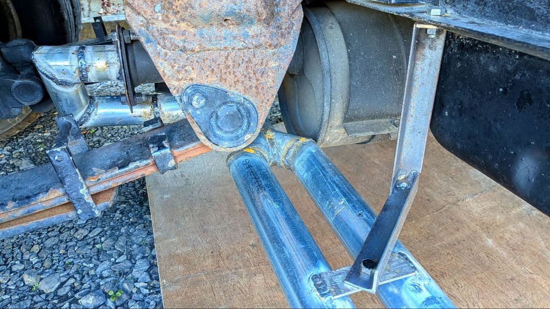 NEWキャンター　ジェネキャン　ダブル出し　マフラー　！　デコトラ