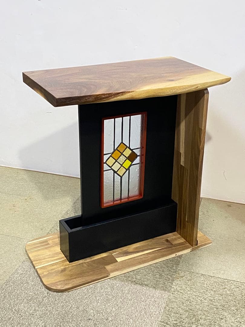 スタイリッシュ木製サイドテーブル　マガジンラック付