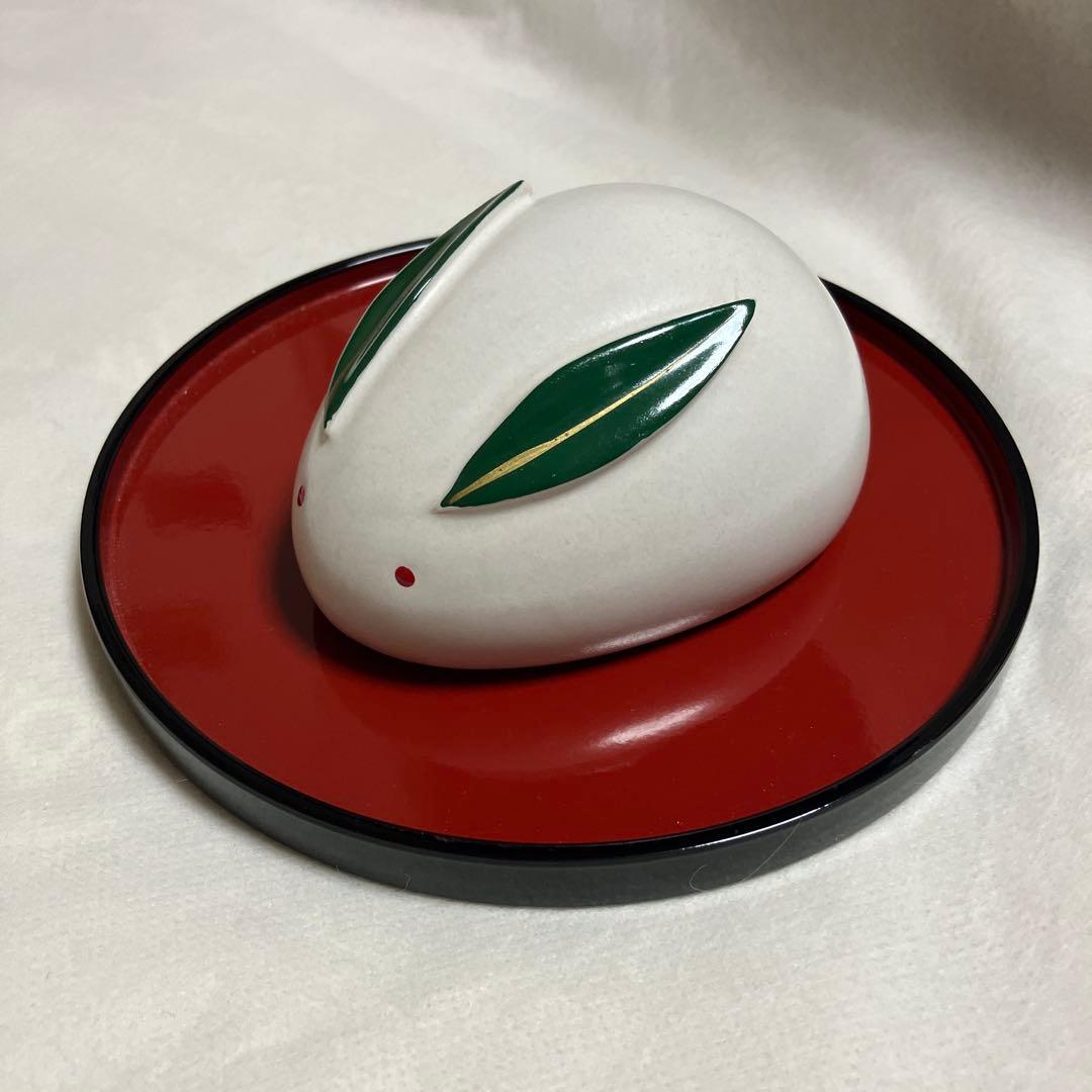 ウサギの形状 陶器製置物
