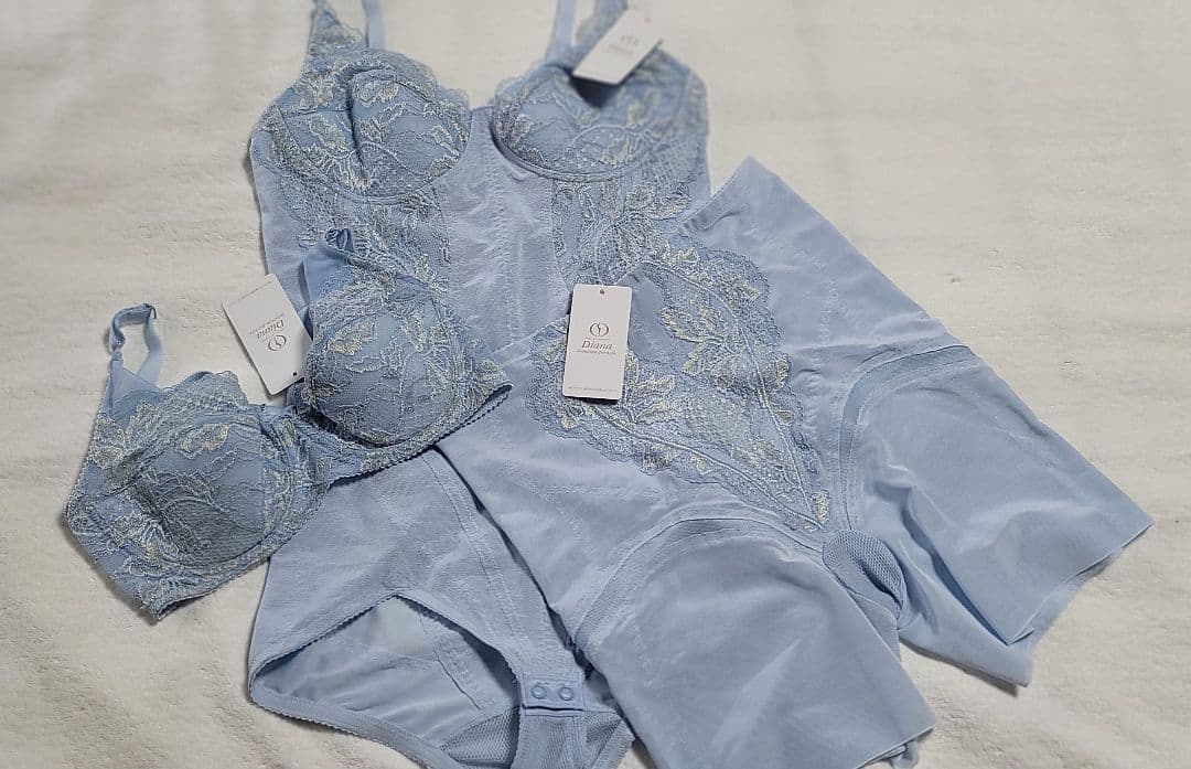 【新品】ダイアナ 補正下着 3点セット(水色)
