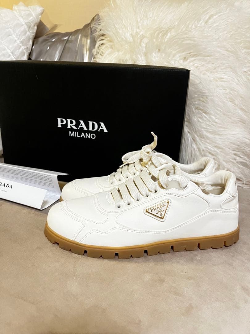 ⚠️１７日まで　PRADA ホワイト スニーカー