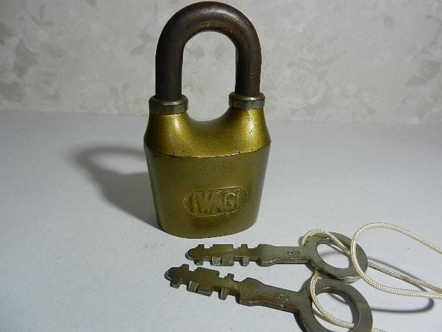 古い希少な鉄道？錠前その３（ボディーに「ＩＷＡＧＩ」の刻印）