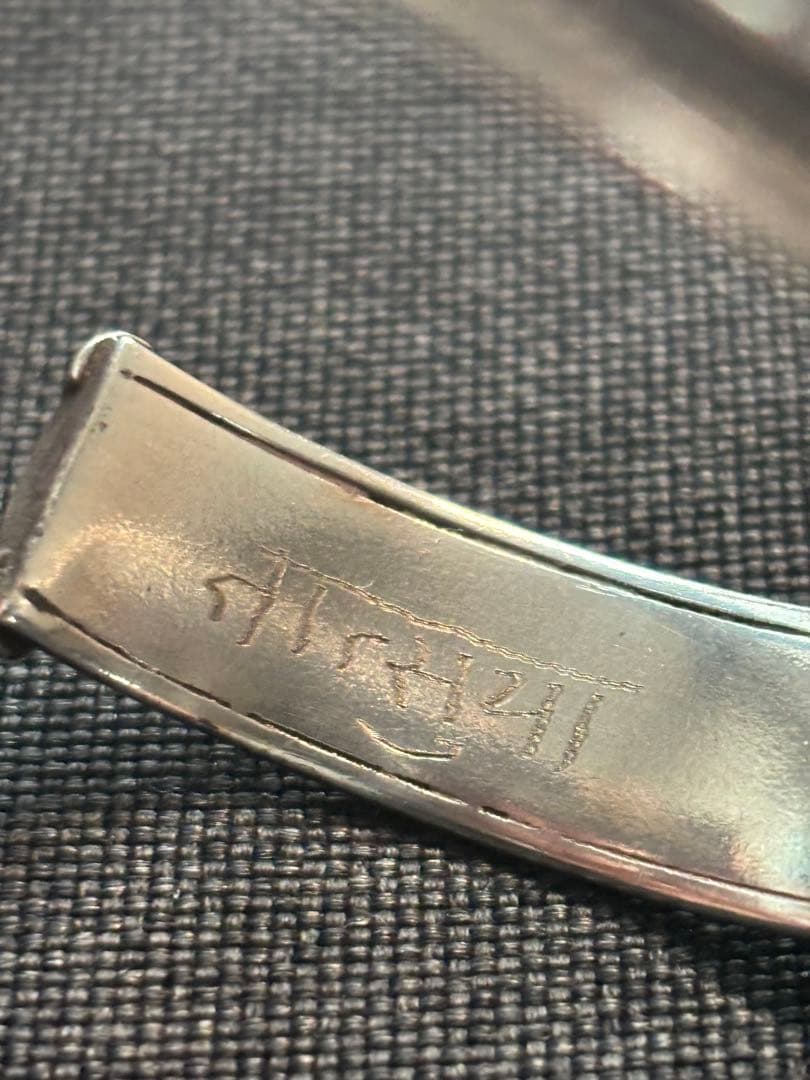 Suman Dhakhwa スーマンダックワ　フラワーカーヴィングカフ