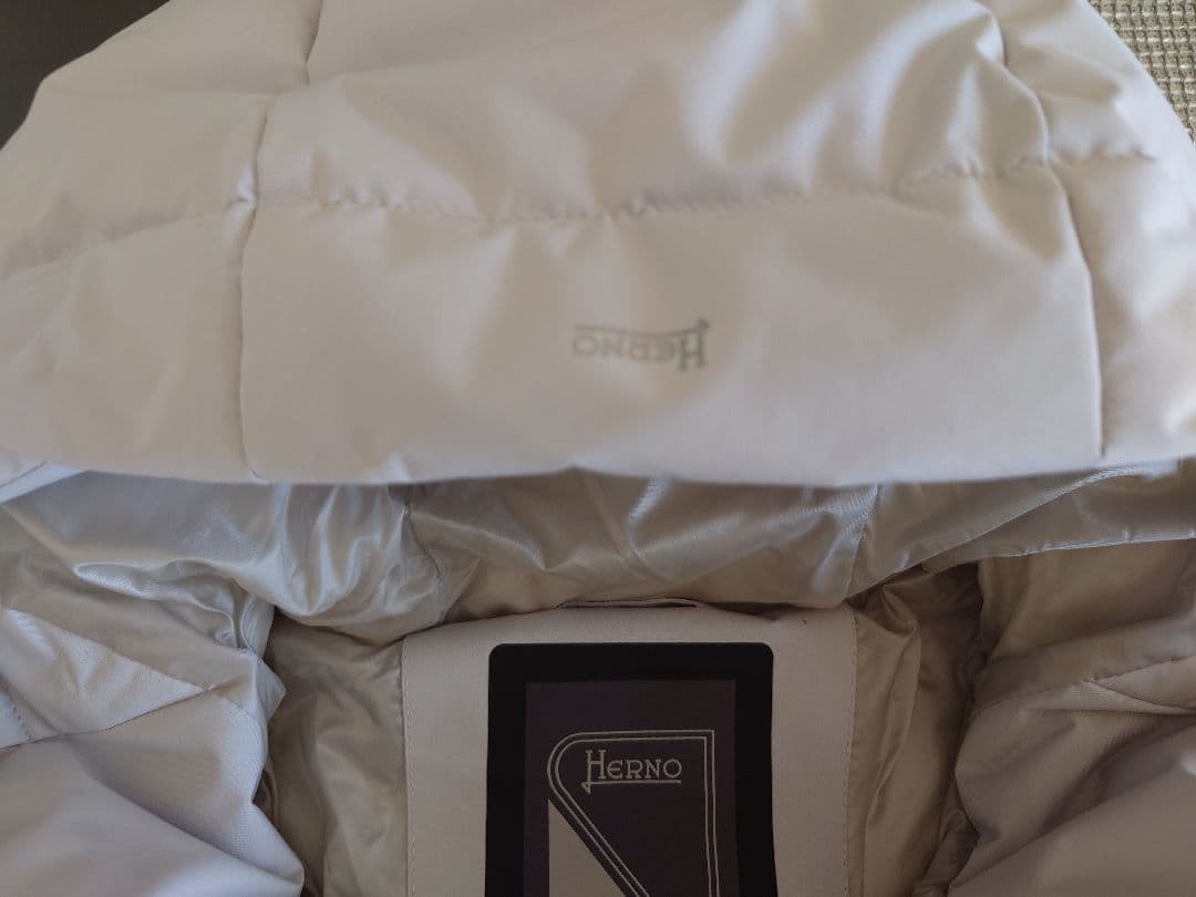 【新品タグ付き】Herno アイスグレー ダウンジャケット 38