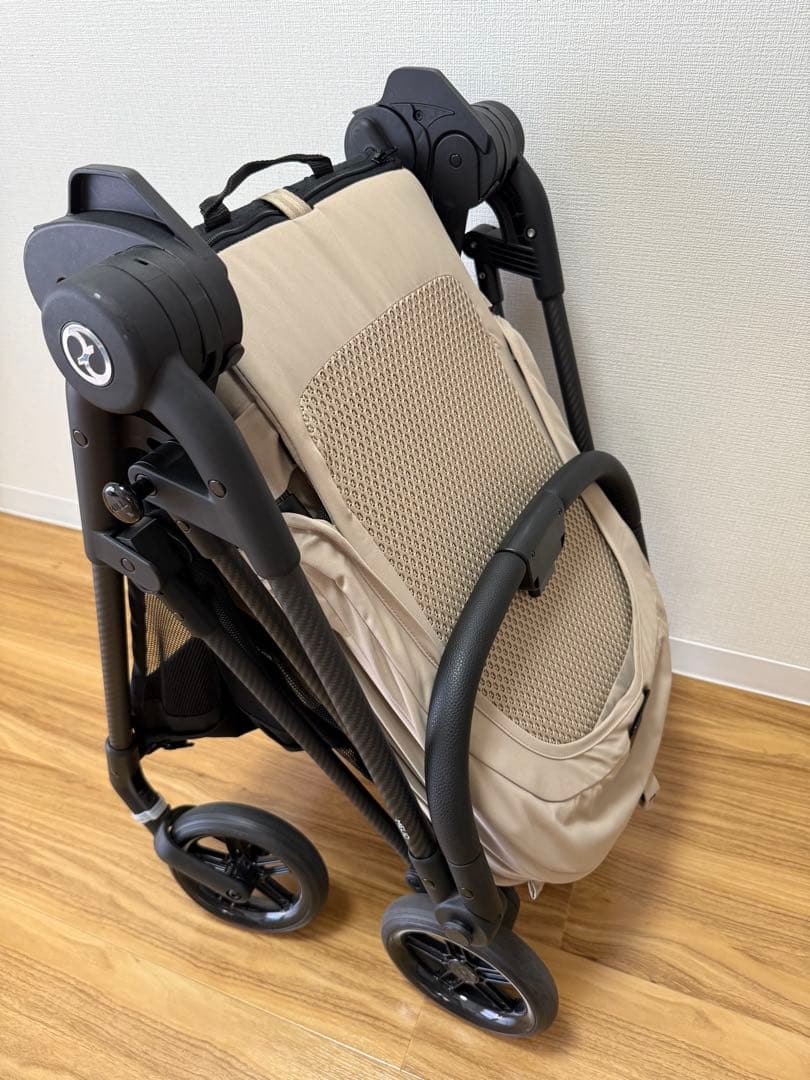 ベージュ 折りたたみ式 ベビーカー
